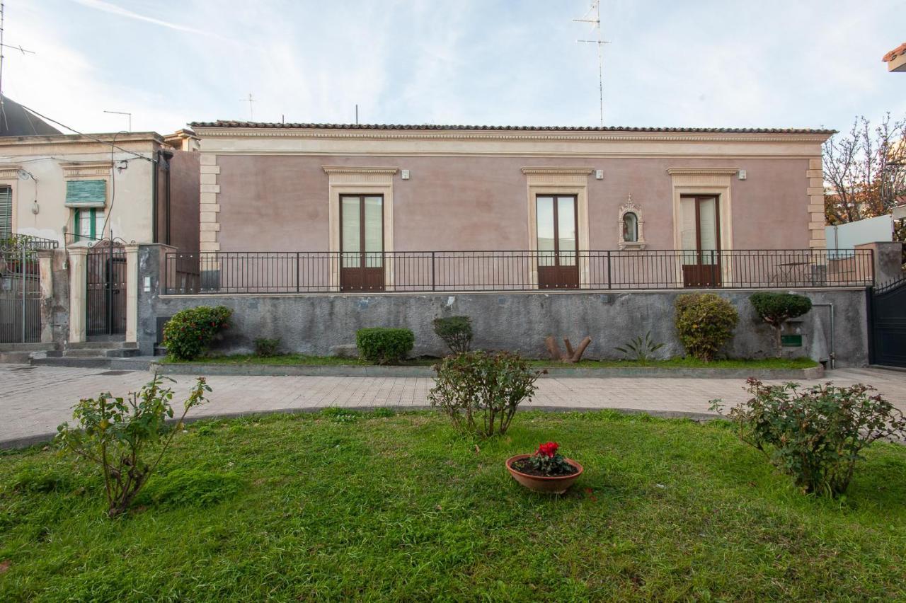 Mori Siciliani House Aparthotel Aci Castello Exterior photo